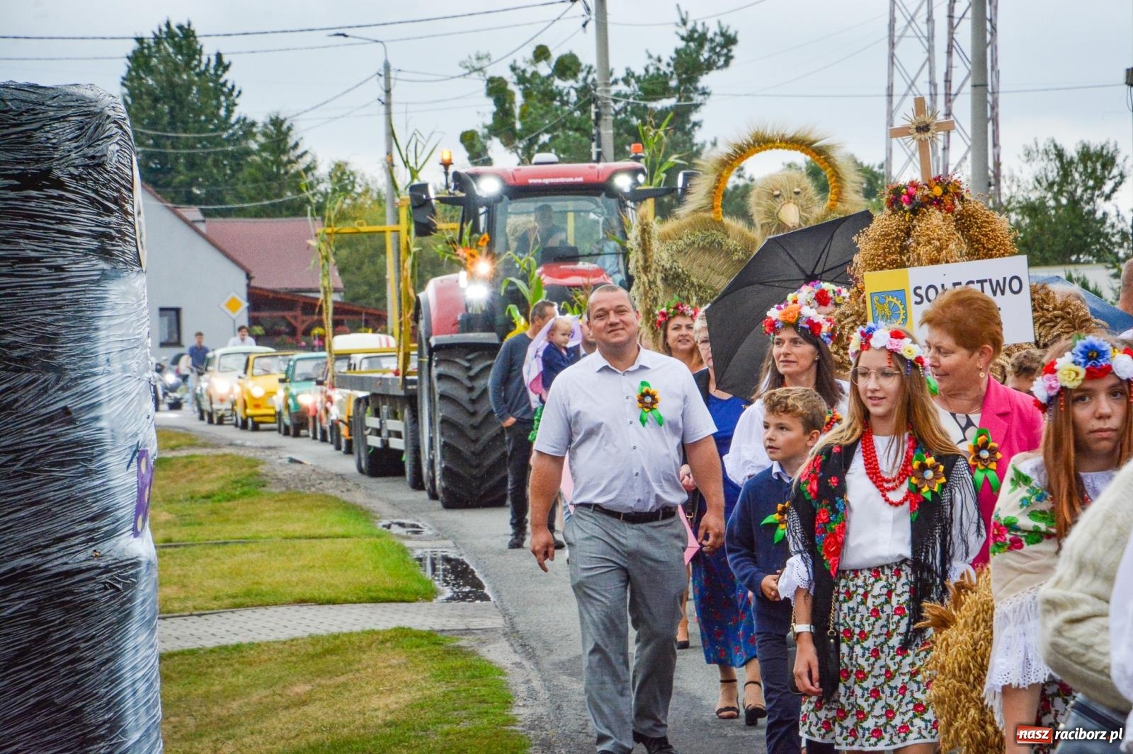 Zdjęcie w galerii na portalu naszraciborz.pl: Siedliska świętują dożynki gminno-powiatowe. Korowód, koncerty i Bitwa smaków [FOTO i WIDEO] wiadomości z regionu