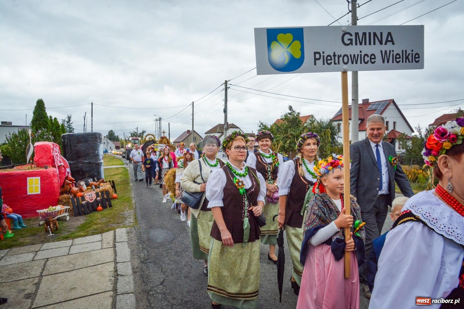 Zdjęcie w galerii na portalu naszraciborz.pl: Siedliska świętują dożynki gminno-powiatowe. Korowód, koncerty i Bitwa smaków [FOTO i WIDEO] wiadomości z regionu