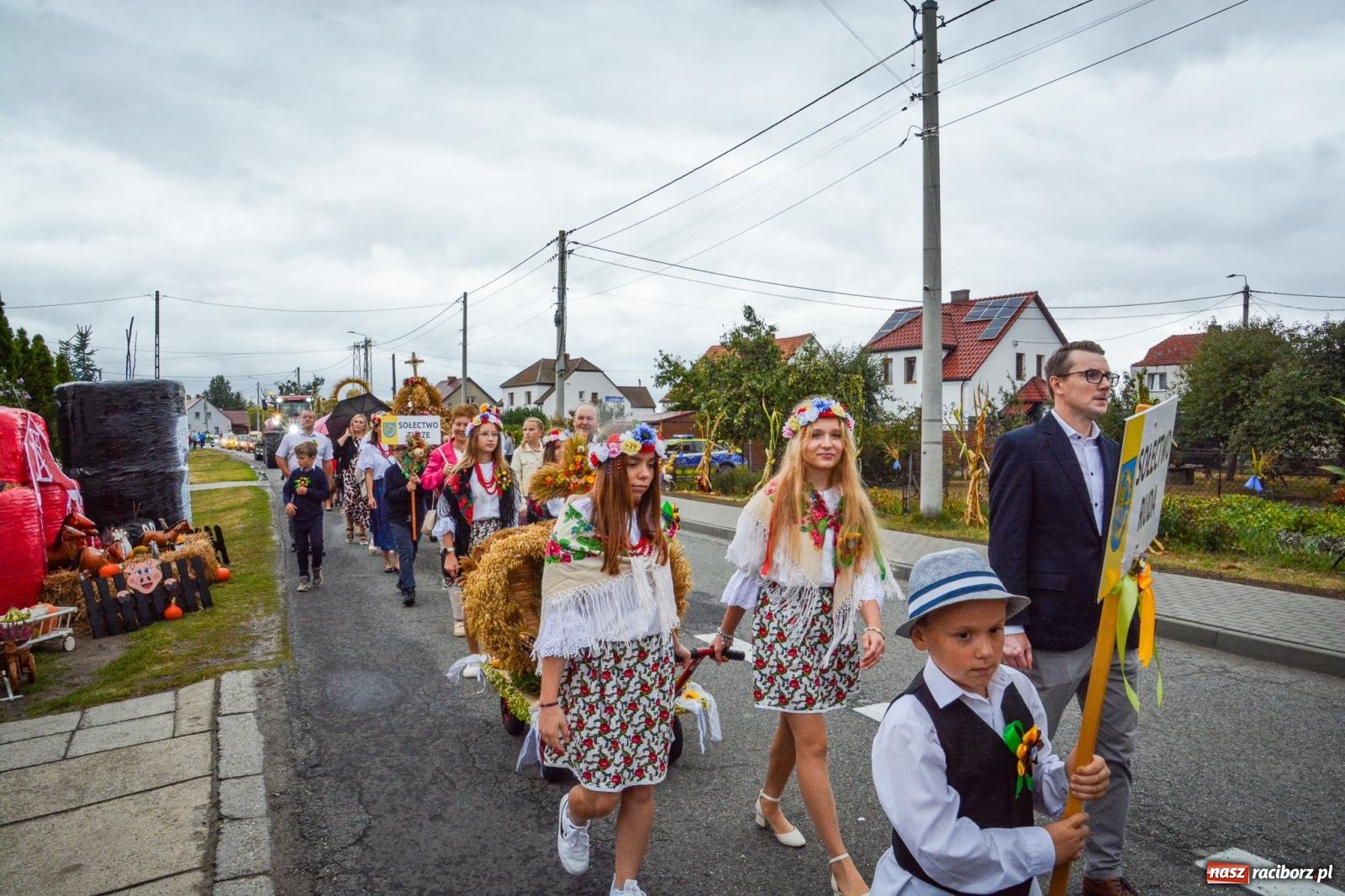 Zdjęcie w galerii na portalu naszraciborz.pl: Siedliska świętują dożynki gminno-powiatowe. Korowód, koncerty i Bitwa smaków [FOTO i WIDEO] wiadomości z regionu