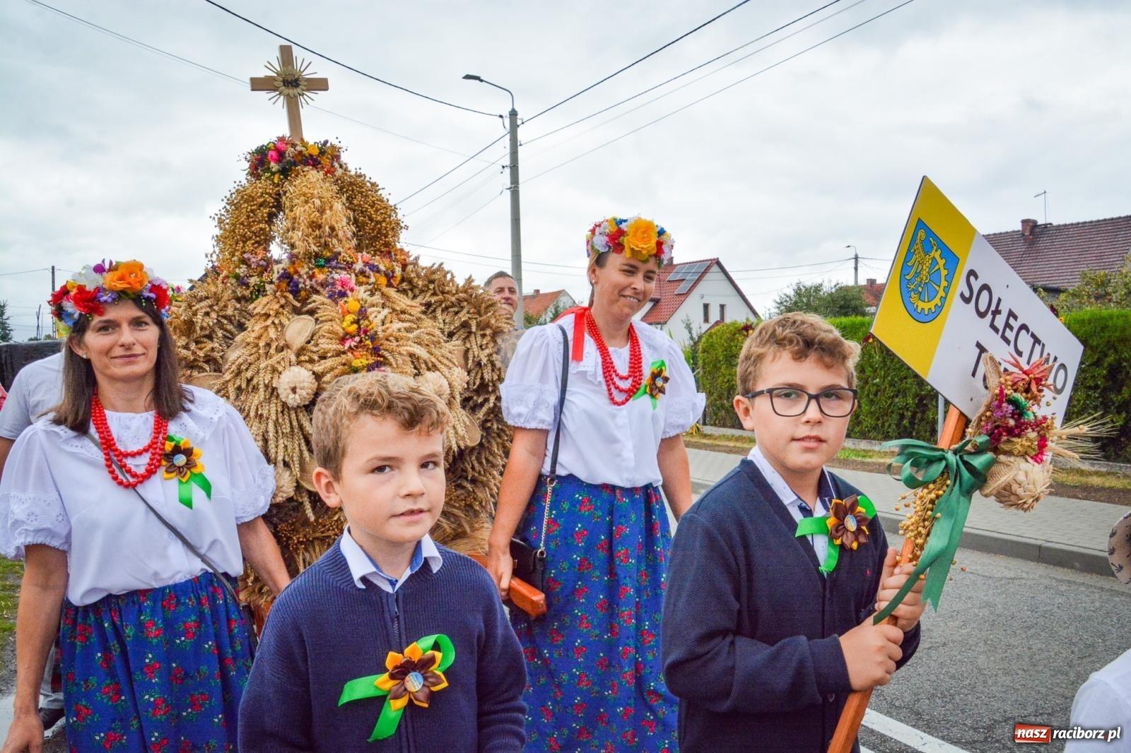 Zdjęcie w galerii na portalu naszraciborz.pl: Siedliska świętują dożynki gminno-powiatowe. Korowód, koncerty i Bitwa smaków [FOTO i WIDEO] wiadomości z regionu