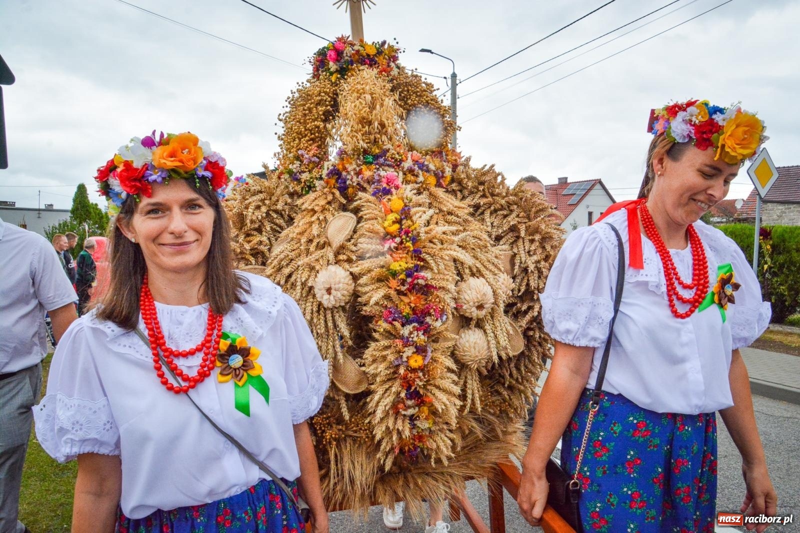Zdjęcie w galerii na portalu naszraciborz.pl: Siedliska świętują dożynki gminno-powiatowe. Korowód, koncerty i Bitwa smaków [FOTO i WIDEO] wiadomości z regionu