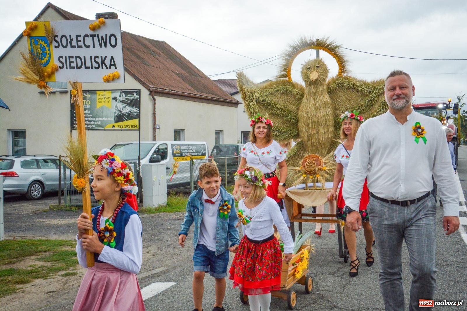 Zdjęcie w galerii na portalu naszraciborz.pl: Siedliska świętują dożynki gminno-powiatowe. Korowód, koncerty i Bitwa smaków [FOTO i WIDEO] wiadomości z regionu