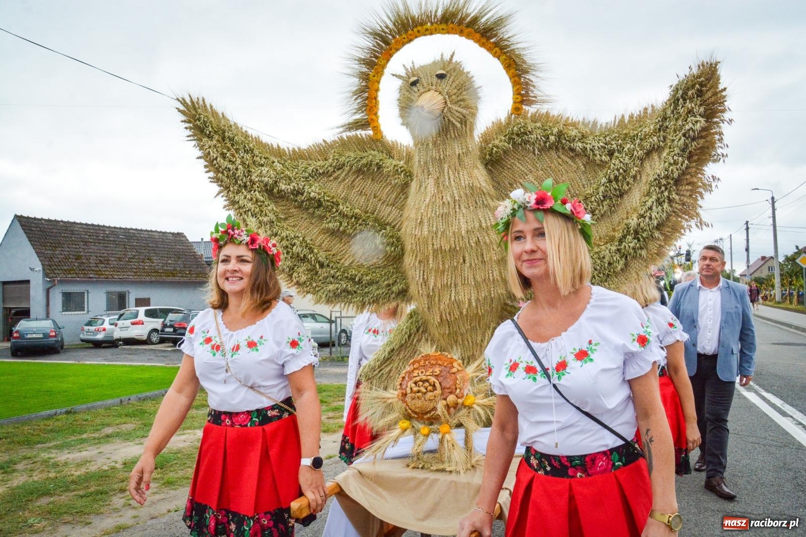 Zdjęcie w galerii na portalu naszraciborz.pl: Siedliska świętują dożynki gminno-powiatowe. Korowód, koncerty i Bitwa smaków [FOTO i WIDEO] wiadomości z regionu