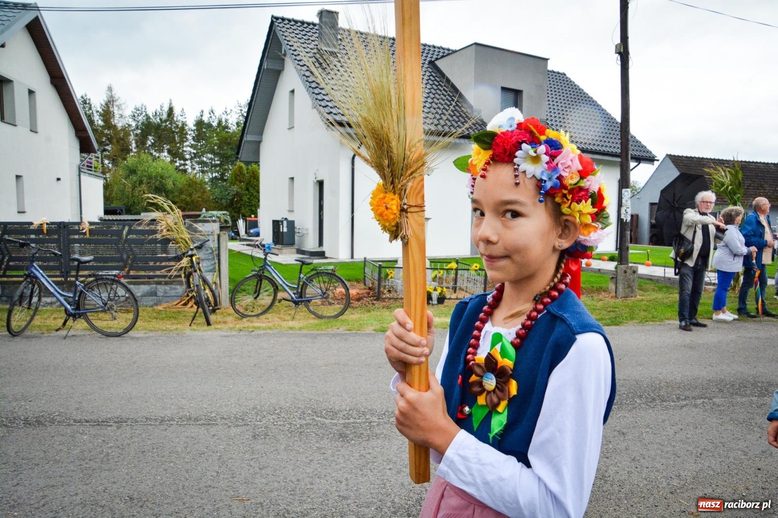 Zdjęcie w galerii na portalu naszraciborz.pl: Siedliska świętują dożynki gminno-powiatowe. Korowód, koncerty i Bitwa smaków [FOTO i WIDEO] wiadomości z regionu