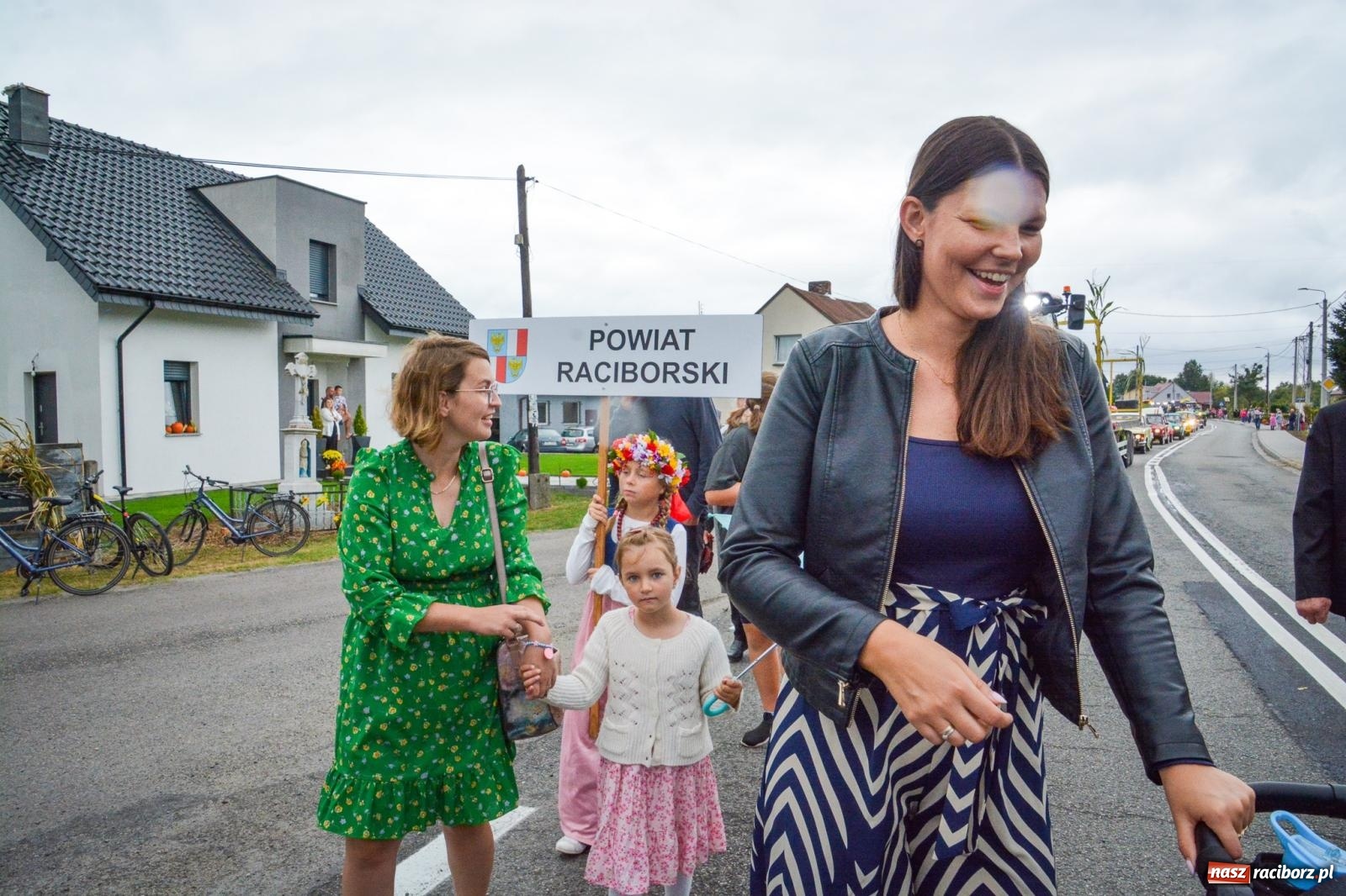 Zdjęcie w galerii na portalu naszraciborz.pl: Siedliska świętują dożynki gminno-powiatowe. Korowód, koncerty i Bitwa smaków [FOTO i WIDEO] wiadomości z regionu