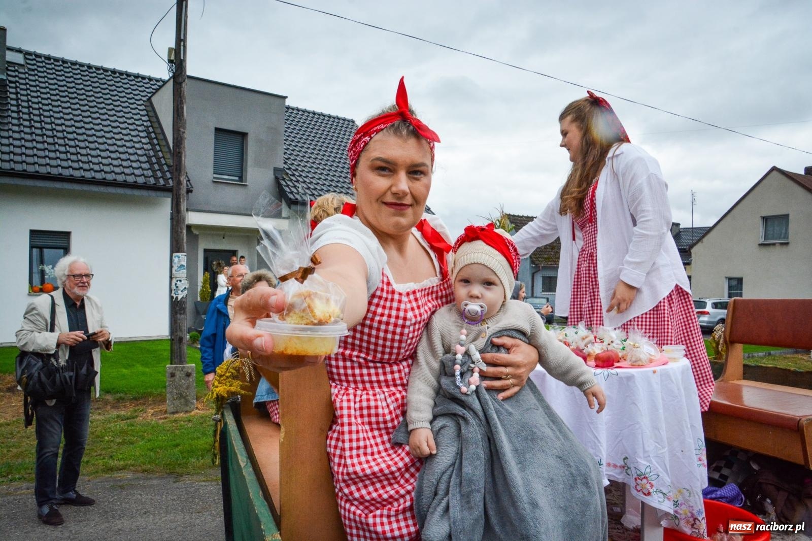 Zdjęcie w galerii na portalu naszraciborz.pl: Siedliska świętują dożynki gminno-powiatowe. Korowód, koncerty i Bitwa smaków [FOTO i WIDEO] wiadomości z regionu