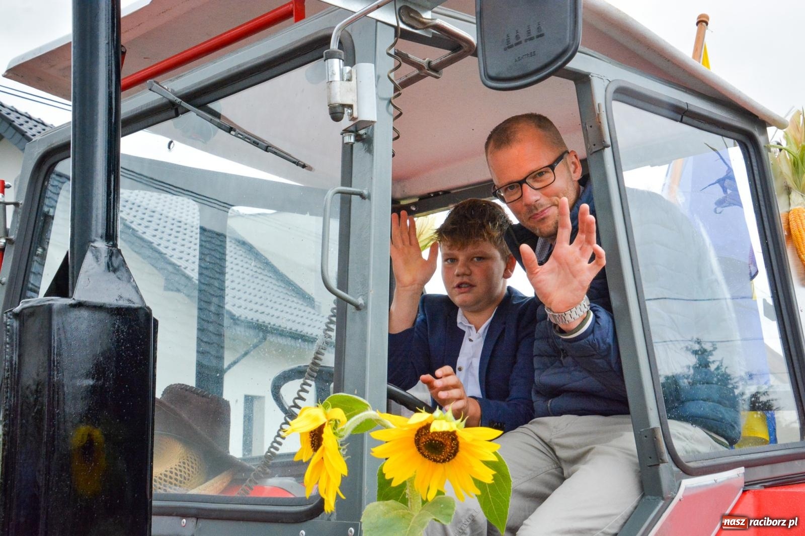 Zdjęcie w galerii na portalu naszraciborz.pl: Siedliska świętują dożynki gminno-powiatowe. Korowód, koncerty i Bitwa smaków [FOTO i WIDEO] wiadomości z regionu