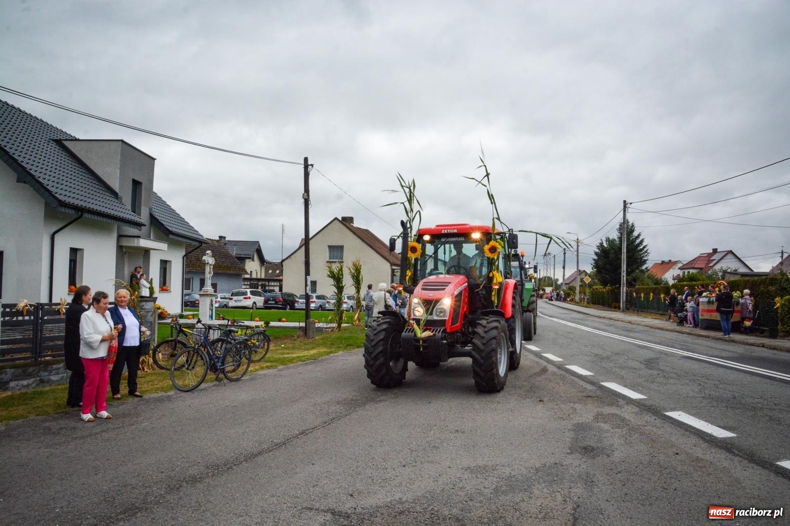 Zdjęcie w galerii na portalu naszraciborz.pl: Siedliska świętują dożynki gminno-powiatowe. Korowód, koncerty i Bitwa smaków [FOTO i WIDEO] wiadomości z regionu