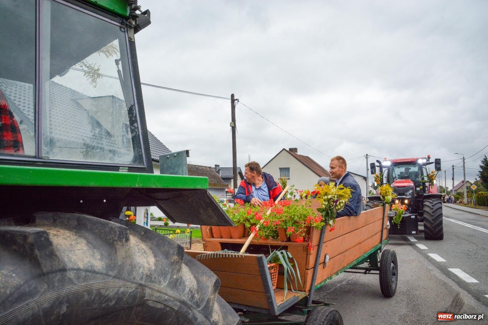 Zdjęcie w galerii na portalu naszraciborz.pl: Siedliska świętują dożynki gminno-powiatowe. Korowód, koncerty i Bitwa smaków [FOTO i WIDEO] wiadomości z regionu