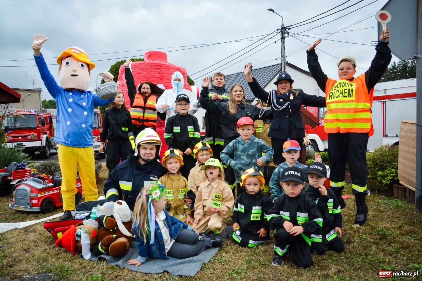Zdjęcie w galerii na portalu naszraciborz.pl: Siedliska świętują dożynki gminno-powiatowe. Korowód, koncerty i Bitwa smaków [FOTO i WIDEO] wiadomości z regionu