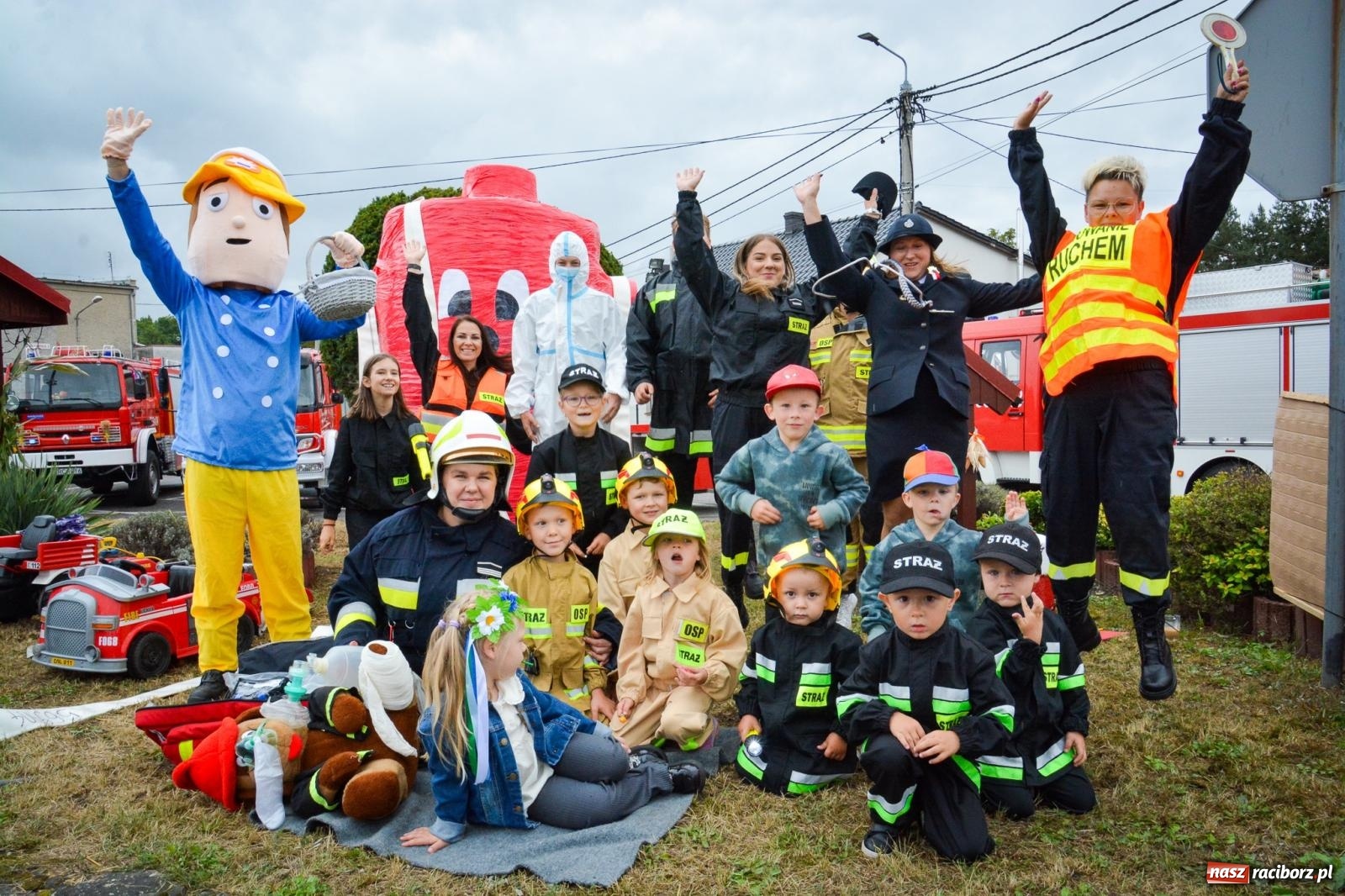 Zdjęcie w galerii na portalu naszraciborz.pl: Siedliska świętują dożynki gminno-powiatowe. Korowód, koncerty i Bitwa smaków [FOTO i WIDEO] wiadomości z regionu