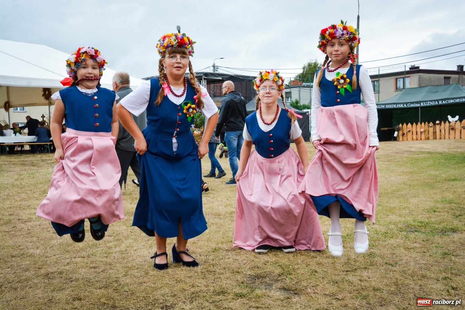 Zdjęcie w galerii na portalu naszraciborz.pl: Siedliska świętują dożynki gminno-powiatowe. Korowód, koncerty i Bitwa smaków [FOTO i WIDEO] wiadomości z regionu