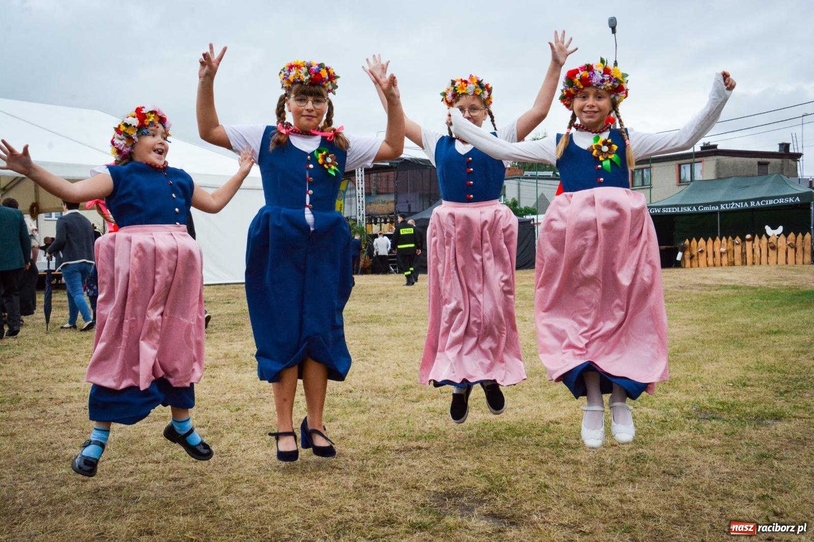 Zdjęcie w galerii na portalu naszraciborz.pl: Siedliska świętują dożynki gminno-powiatowe. Korowód, koncerty i Bitwa smaków [FOTO i WIDEO] wiadomości z regionu
