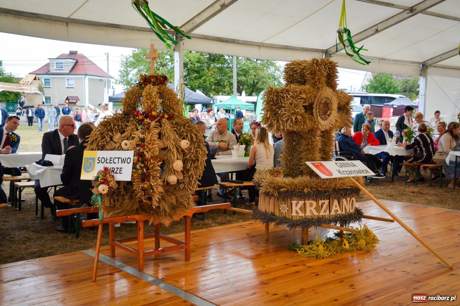 Zdjęcie w galerii na portalu naszraciborz.pl: Siedliska świętują dożynki gminno-powiatowe. Korowód, koncerty i Bitwa smaków [FOTO i WIDEO] wiadomości z regionu