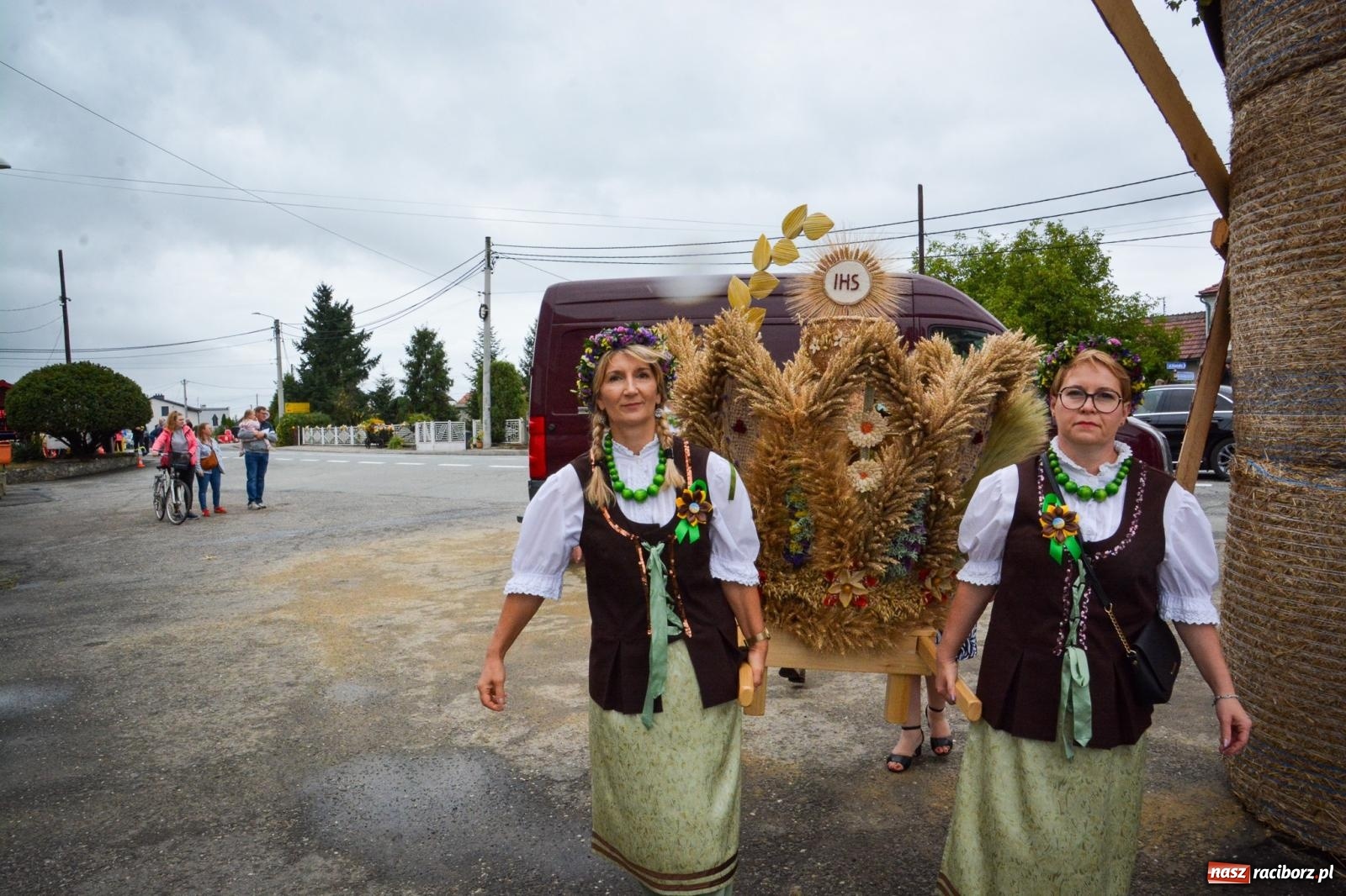 Zdjęcie w galerii na portalu naszraciborz.pl: Siedliska świętują dożynki gminno-powiatowe. Korowód, koncerty i Bitwa smaków [FOTO i WIDEO] wiadomości z regionu