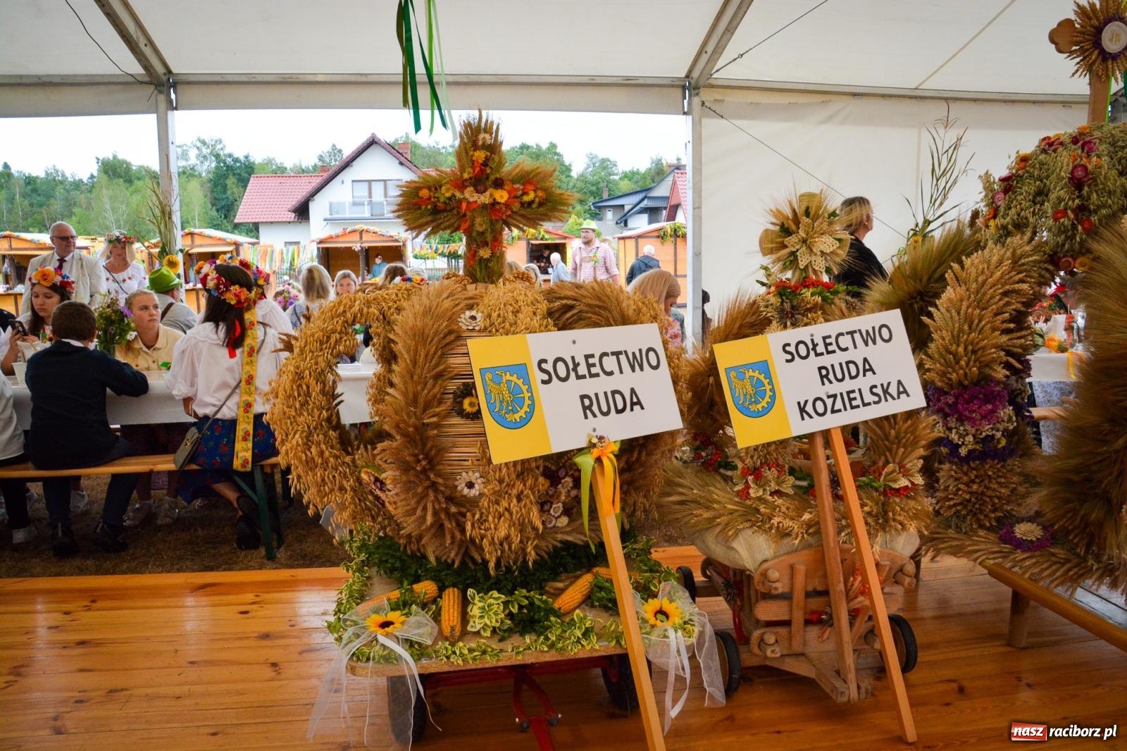 Zdjęcie w galerii na portalu naszraciborz.pl: Siedliska świętują dożynki gminno-powiatowe. Korowód, koncerty i Bitwa smaków [FOTO i WIDEO] wiadomości z regionu