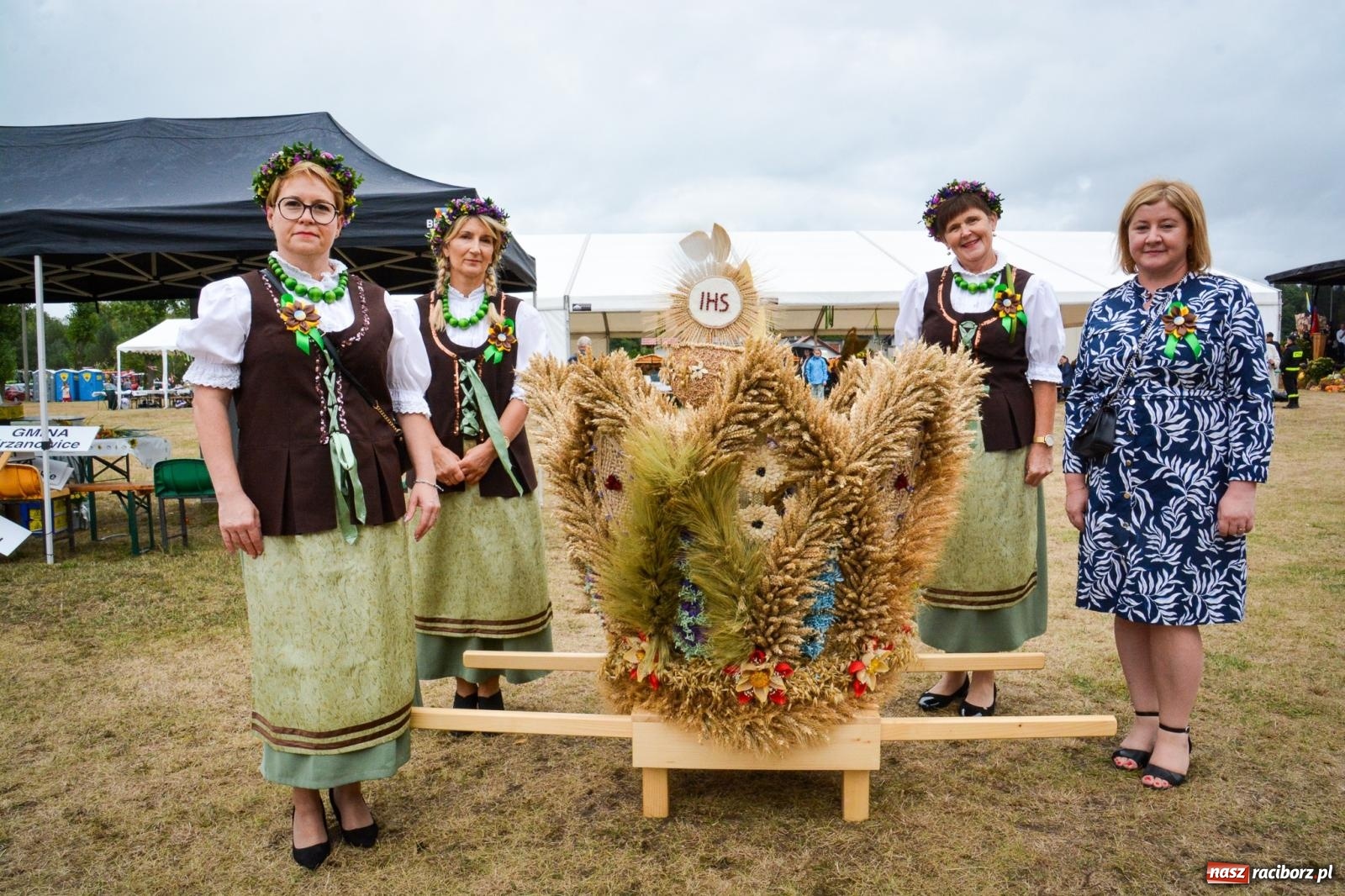 Zdjęcie w galerii na portalu naszraciborz.pl: Siedliska świętują dożynki gminno-powiatowe. Korowód, koncerty i Bitwa smaków [FOTO i WIDEO] wiadomości z regionu