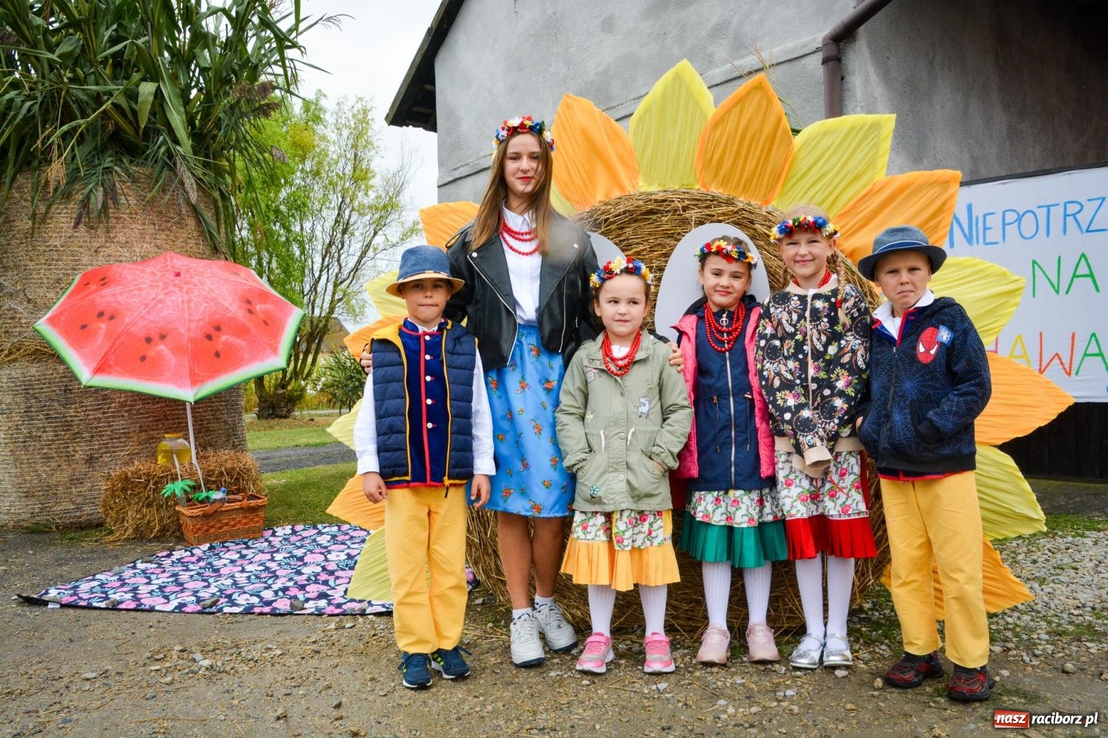 Zdjęcie w galerii na portalu naszraciborz.pl: Siedliska świętują dożynki gminno-powiatowe. Korowód, koncerty i Bitwa smaków [FOTO i WIDEO] wiadomości z regionu