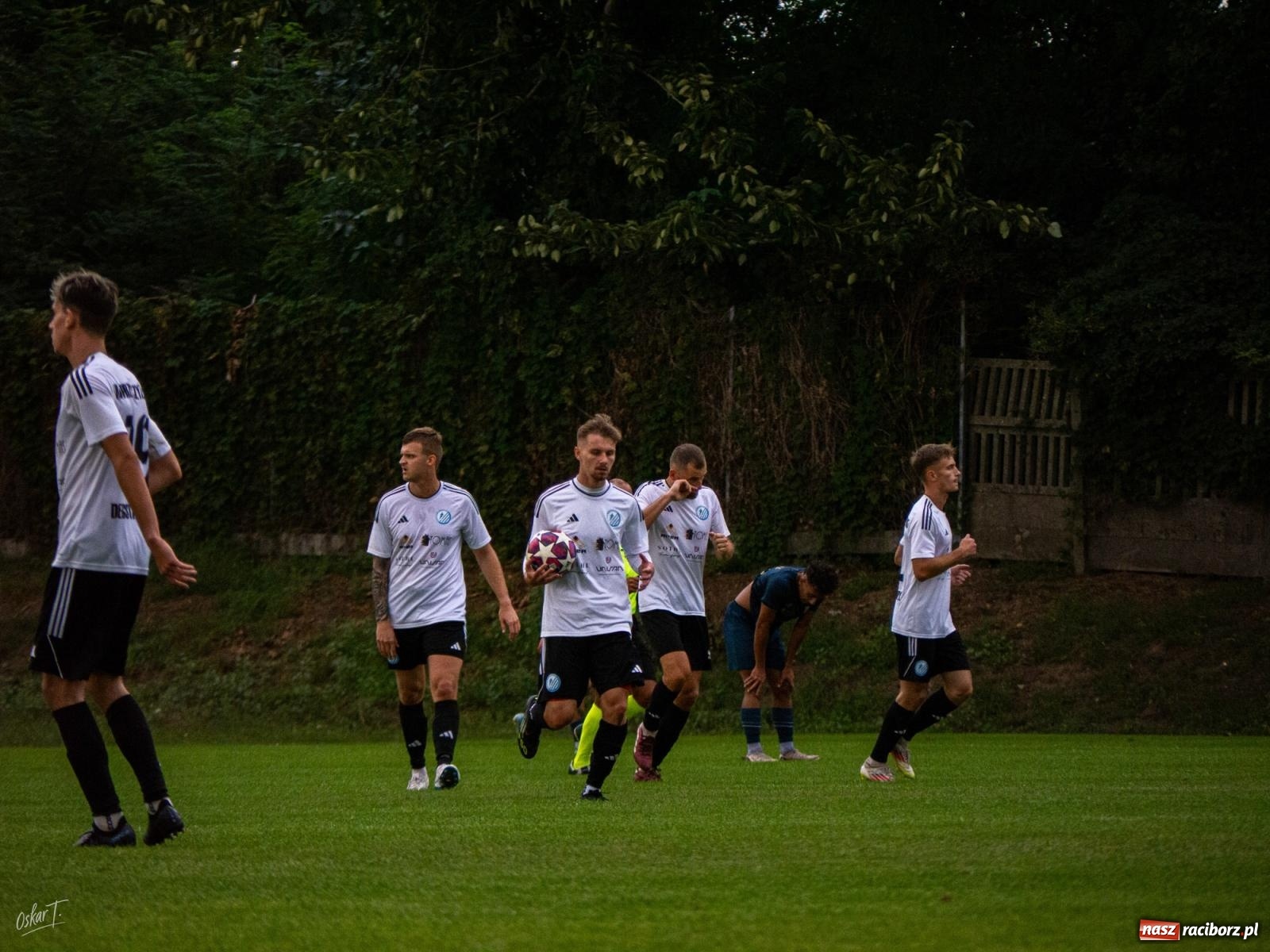 Zdjęcie w galerii na portalu naszraciborz.pl: Klasa okręgowa: Emocjonujące starcie w Nędzy [FOTO] wiadomości z regionu