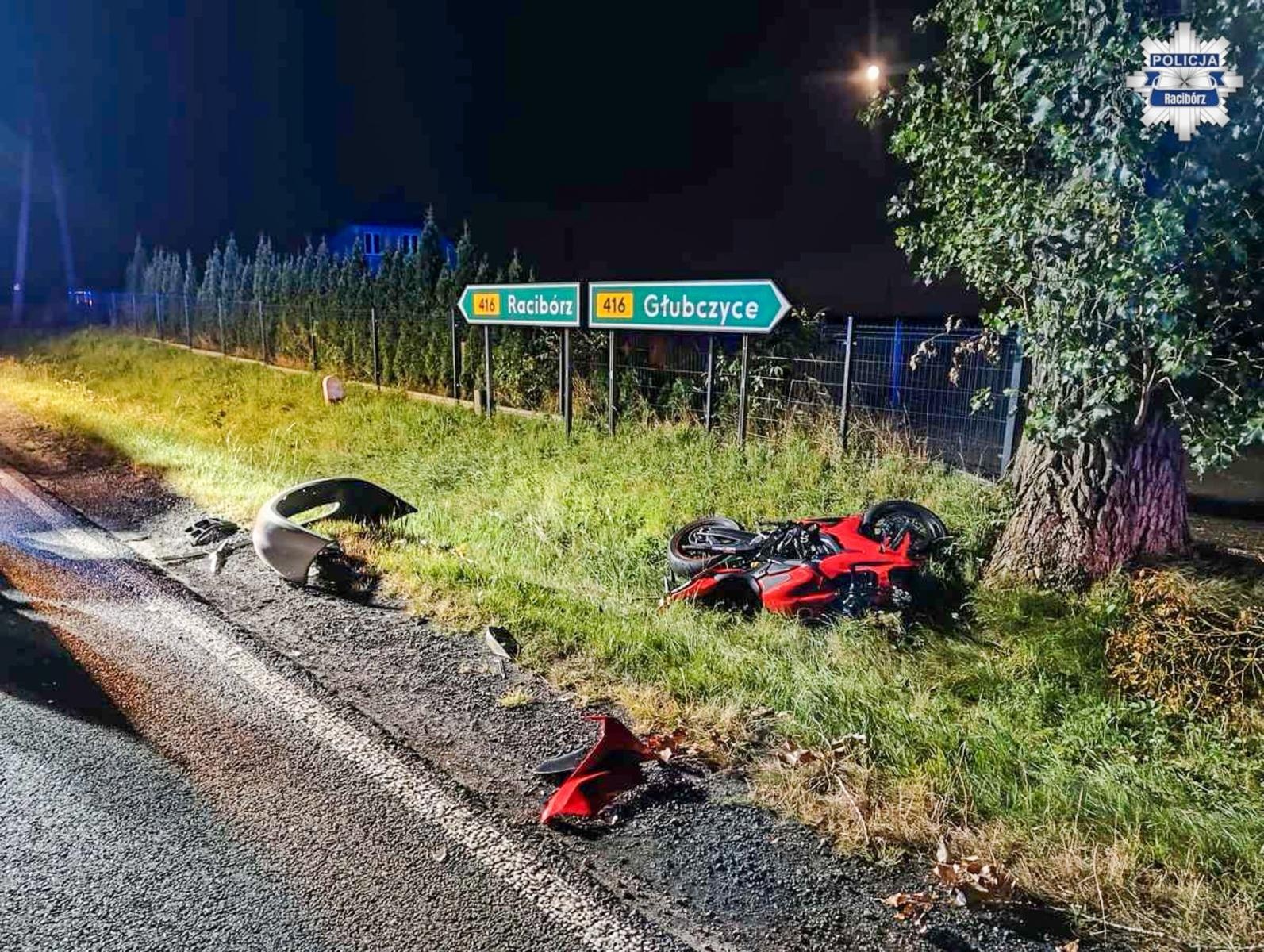 Zdjęcie w galerii na portalu naszraciborz.pl: Wypadek na DW 417 w Żerdzinach. Jedna osoba w szpitalu wiadomości z regionu