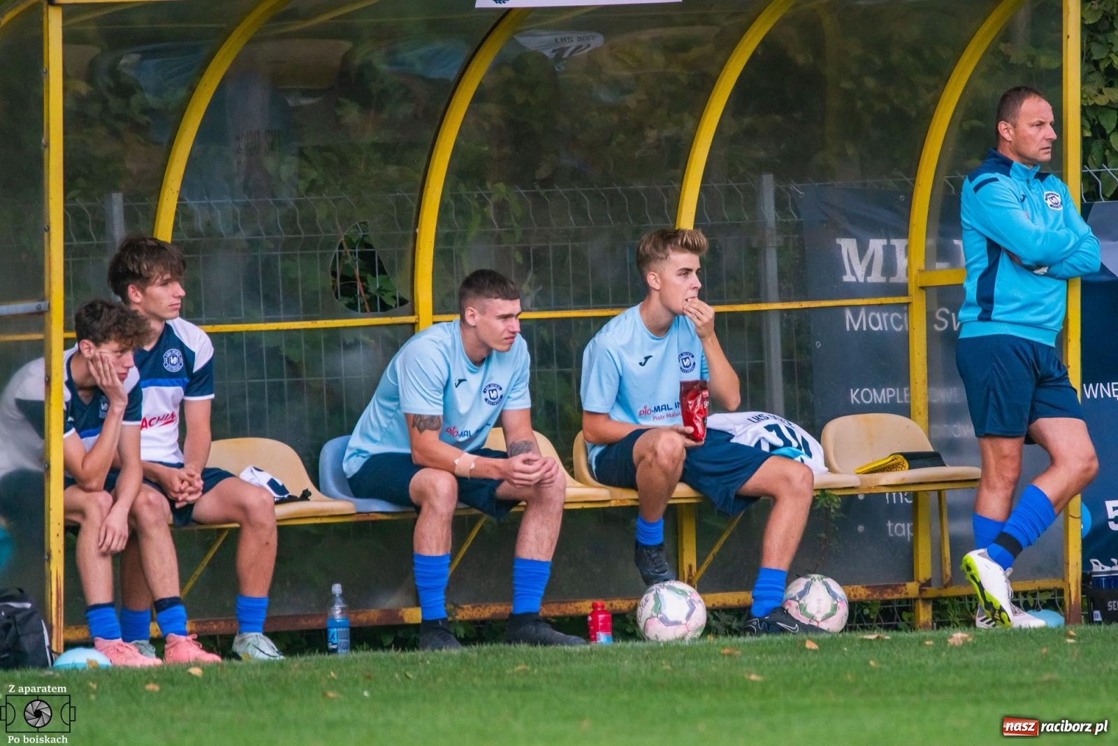 Zdjęcie w galerii na portalu naszraciborz.pl: B klasa: Lokomotywa z Tuwima rozjechała Brzezie [FOTO] wiadomości z regionu