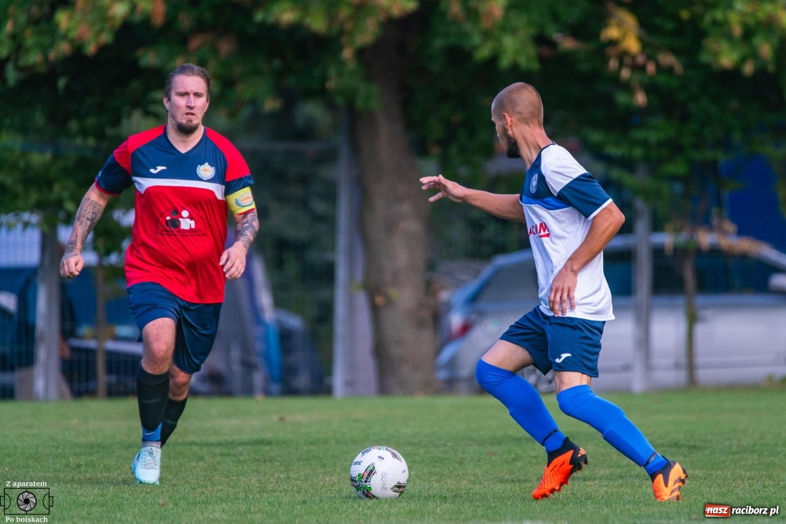 Zdjęcie w galerii na portalu naszraciborz.pl: B klasa: Lokomotywa z Tuwima rozjechała Brzezie [FOTO] wiadomości z regionu