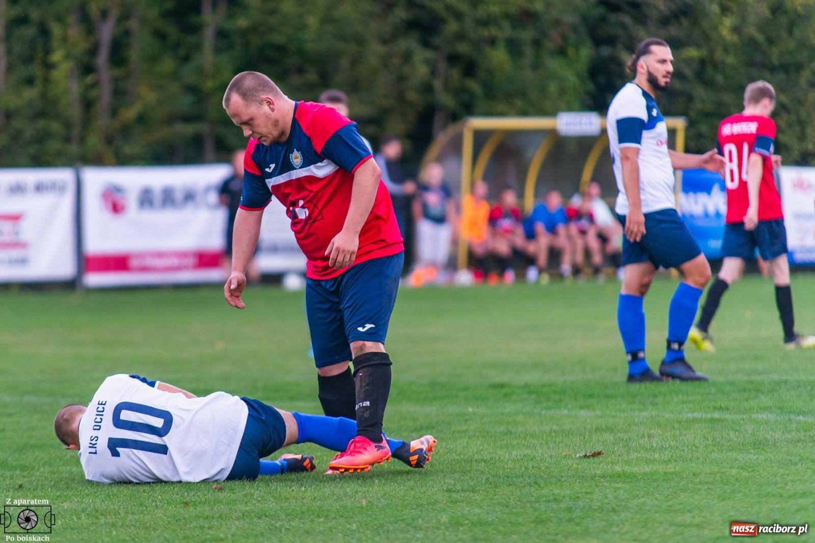 Zdjęcie w galerii na portalu naszraciborz.pl: B klasa: Lokomotywa z Tuwima rozjechała Brzezie [FOTO] wiadomości z regionu