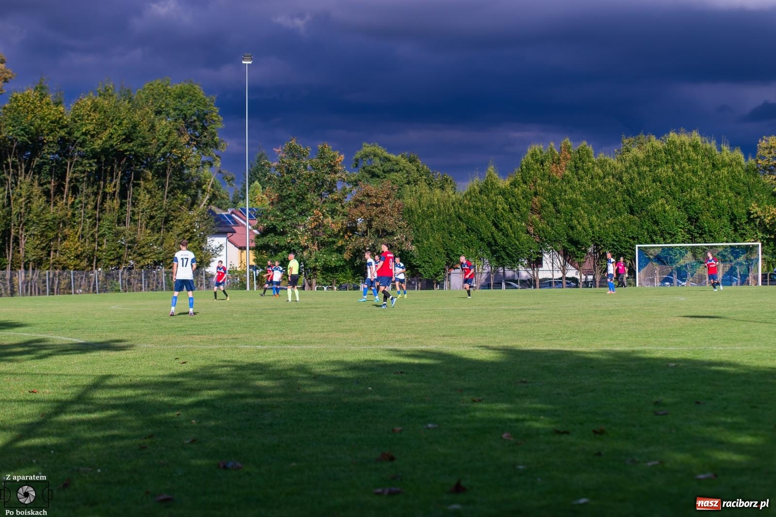 Zdjęcie w galerii na portalu naszraciborz.pl: B klasa: Lokomotywa z Tuwima rozjechała Brzezie [FOTO] wiadomości z regionu
