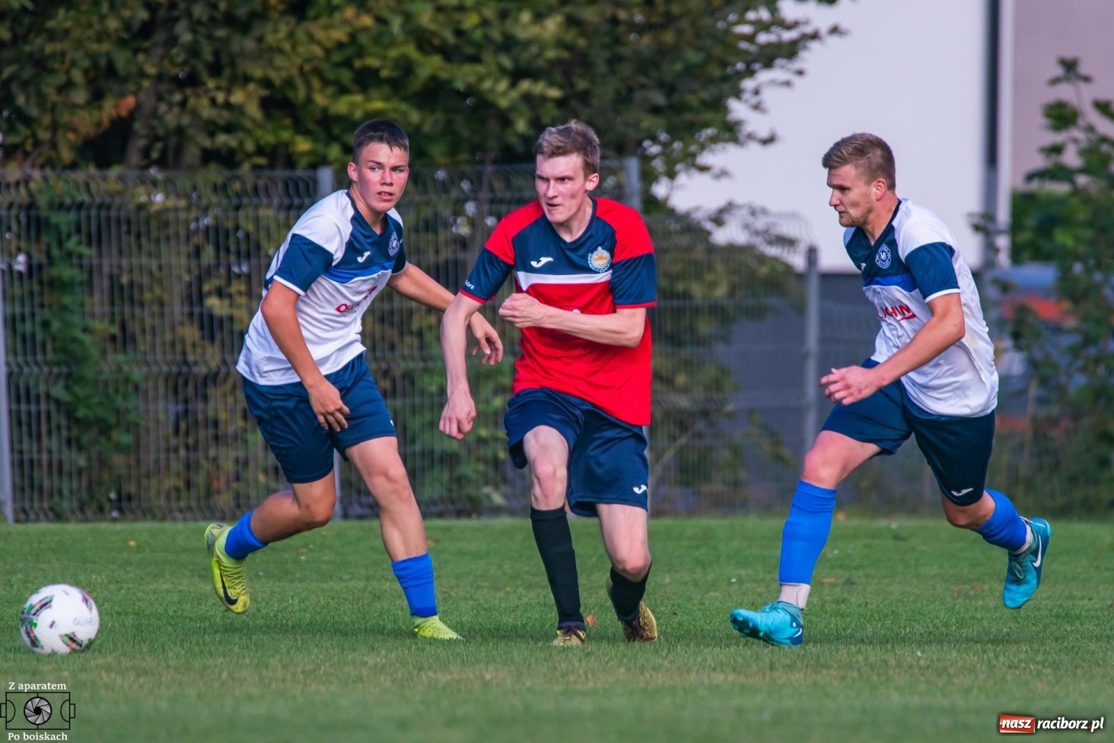 Zdjęcie w galerii na portalu naszraciborz.pl: B klasa: Lokomotywa z Tuwima rozjechała Brzezie [FOTO] wiadomości z regionu