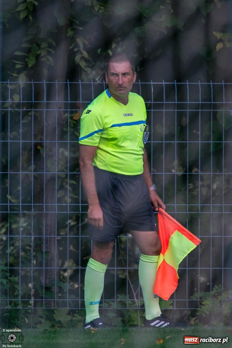 Zdjęcie w galerii na portalu naszraciborz.pl: B klasa: Lokomotywa z Tuwima rozjechała Brzezie [FOTO] wiadomości z regionu