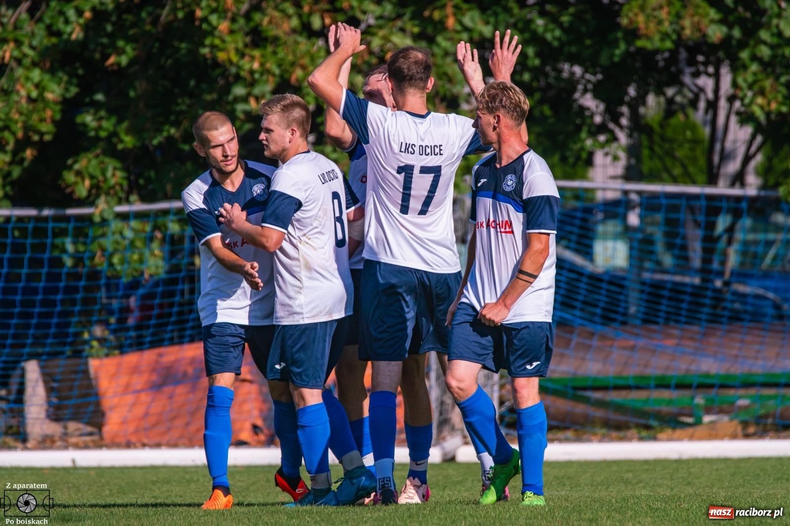 Zdjęcie w galerii na portalu naszraciborz.pl: B klasa: Lokomotywa z Tuwima rozjechała Brzezie [FOTO] wiadomości z regionu