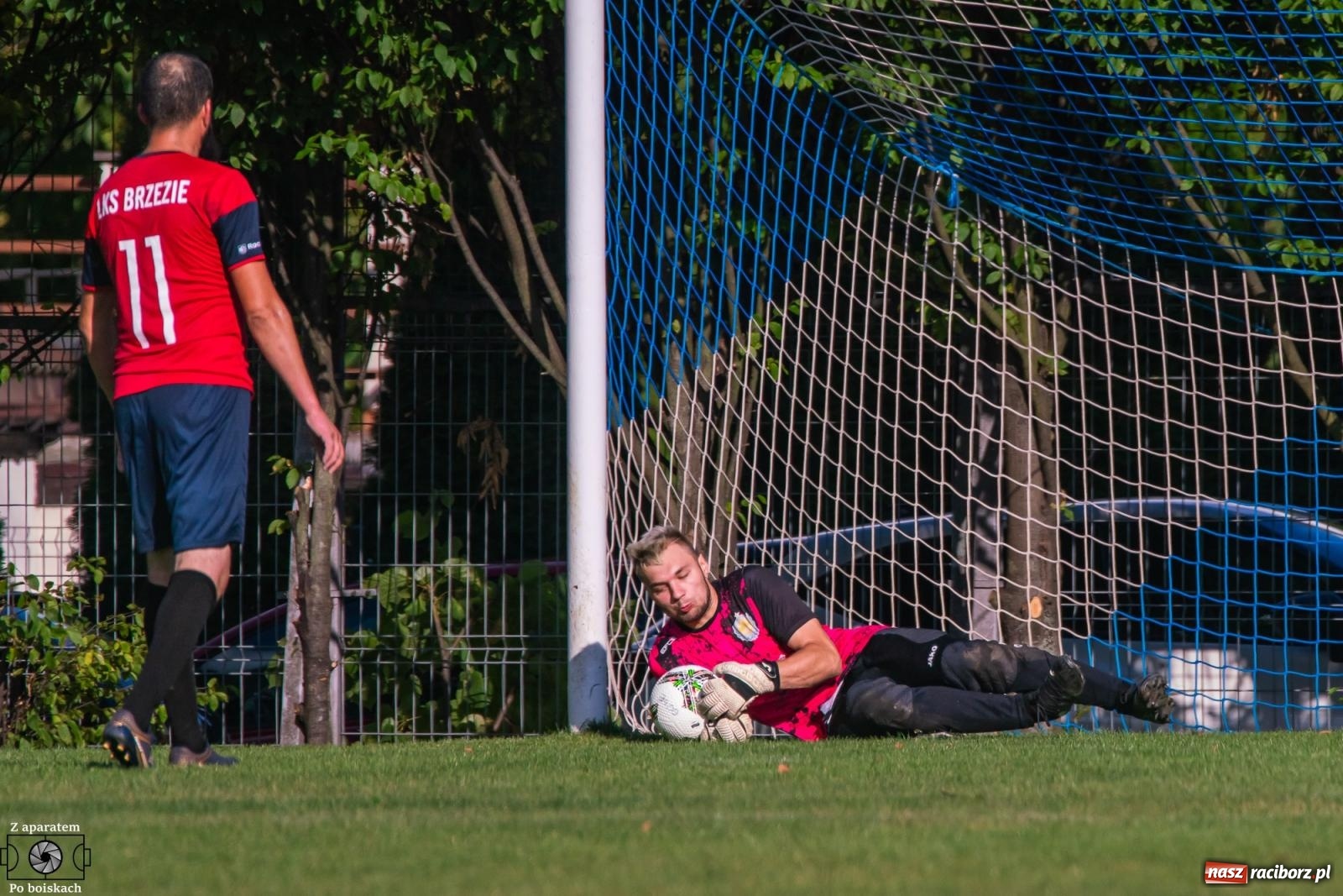 Zdjęcie w galerii na portalu naszraciborz.pl: B klasa: Lokomotywa z Tuwima rozjechała Brzezie [FOTO] wiadomości z regionu