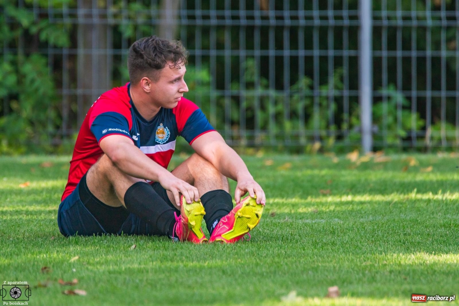Zdjęcie w galerii na portalu naszraciborz.pl: B klasa: Lokomotywa z Tuwima rozjechała Brzezie [FOTO] wiadomości z regionu