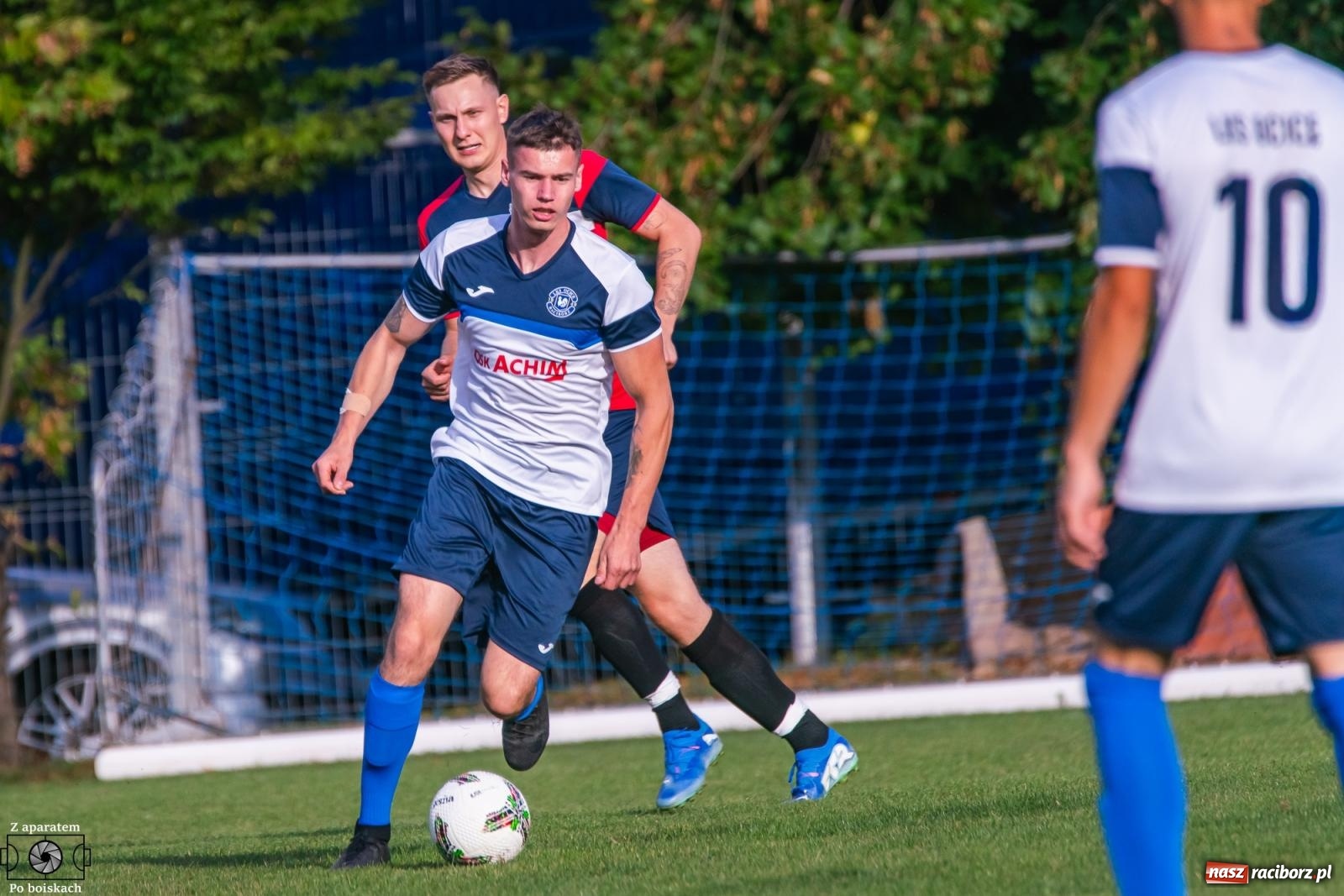 Zdjęcie w galerii na portalu naszraciborz.pl: B klasa: Lokomotywa z Tuwima rozjechała Brzezie [FOTO] wiadomości z regionu
