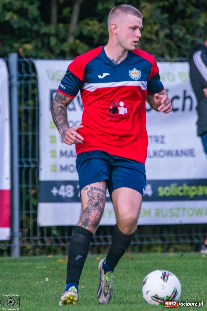 Zdjęcie w galerii na portalu naszraciborz.pl: B klasa: Lokomotywa z Tuwima rozjechała Brzezie [FOTO] wiadomości z regionu