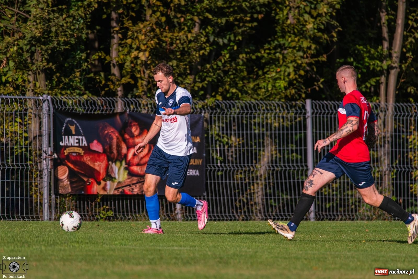 Zdjęcie w galerii na portalu naszraciborz.pl: B klasa: Lokomotywa z Tuwima rozjechała Brzezie [FOTO] wiadomości z regionu