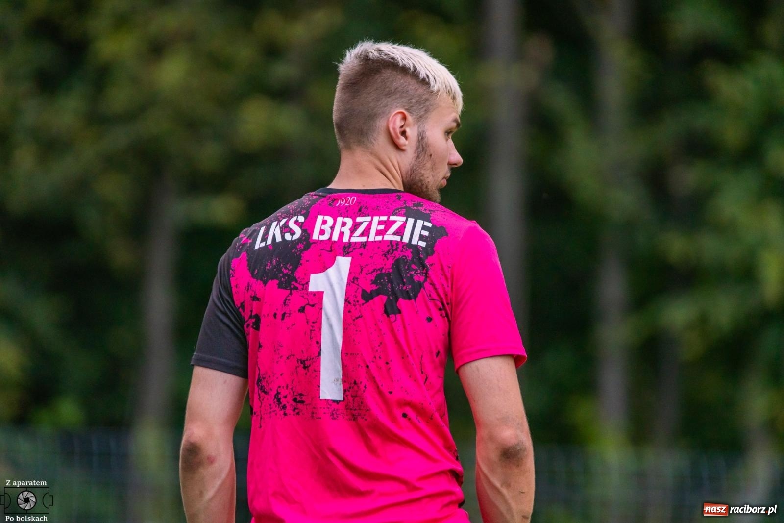 Zdjęcie w galerii na portalu naszraciborz.pl: B klasa: Lokomotywa z Tuwima rozjechała Brzezie [FOTO] wiadomości z regionu