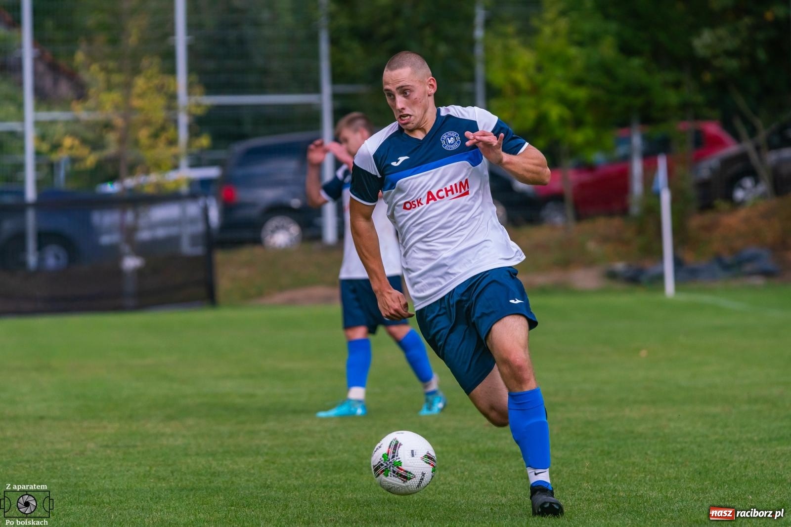 Zdjęcie w galerii na portalu naszraciborz.pl: B klasa: Lokomotywa z Tuwima rozjechała Brzezie [FOTO] wiadomości z regionu