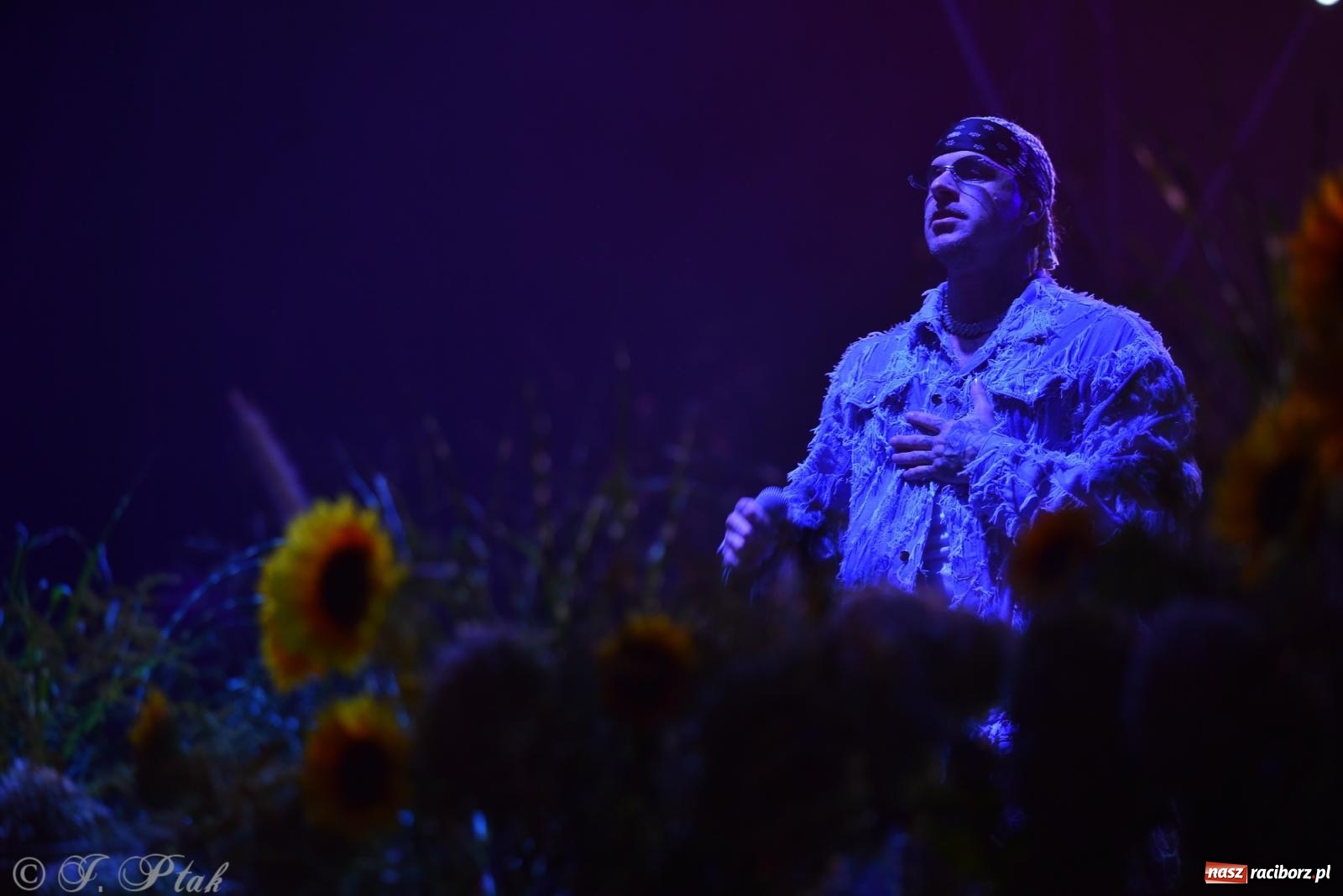 Zdjęcie w galerii na portalu naszraciborz.pl: Dożynki w Owsiszczach. Zespół Boys porwał publiczność [FOTO i WIDEO] wiadomości z regionu