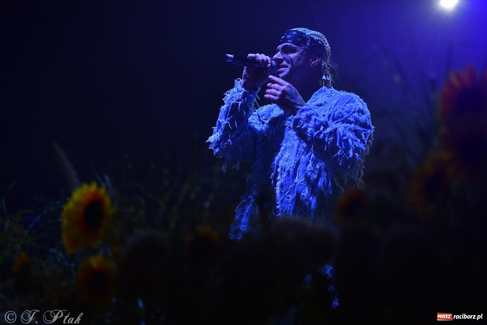 Zdjęcie w galerii na portalu naszraciborz.pl: Dożynki w Owsiszczach. Zespół Boys porwał publiczność [FOTO i WIDEO] wiadomości z regionu