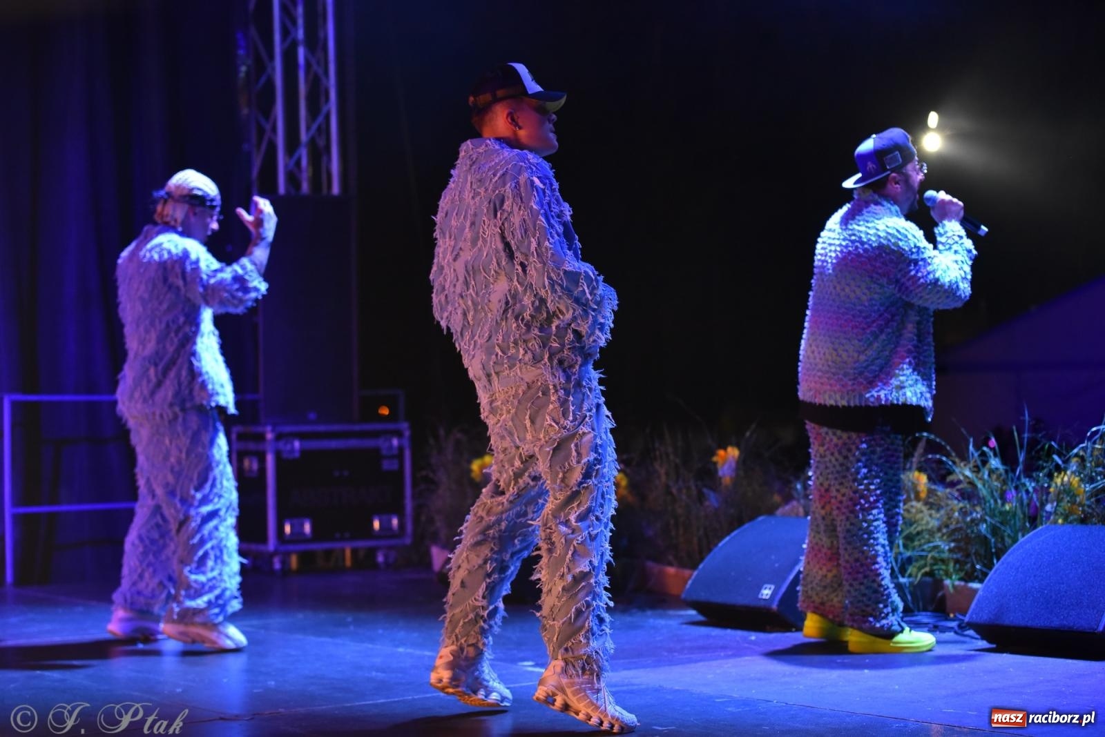Zdjęcie w galerii na portalu naszraciborz.pl: Dożynki w Owsiszczach. Zespół Boys porwał publiczność [FOTO i WIDEO] wiadomości z regionu