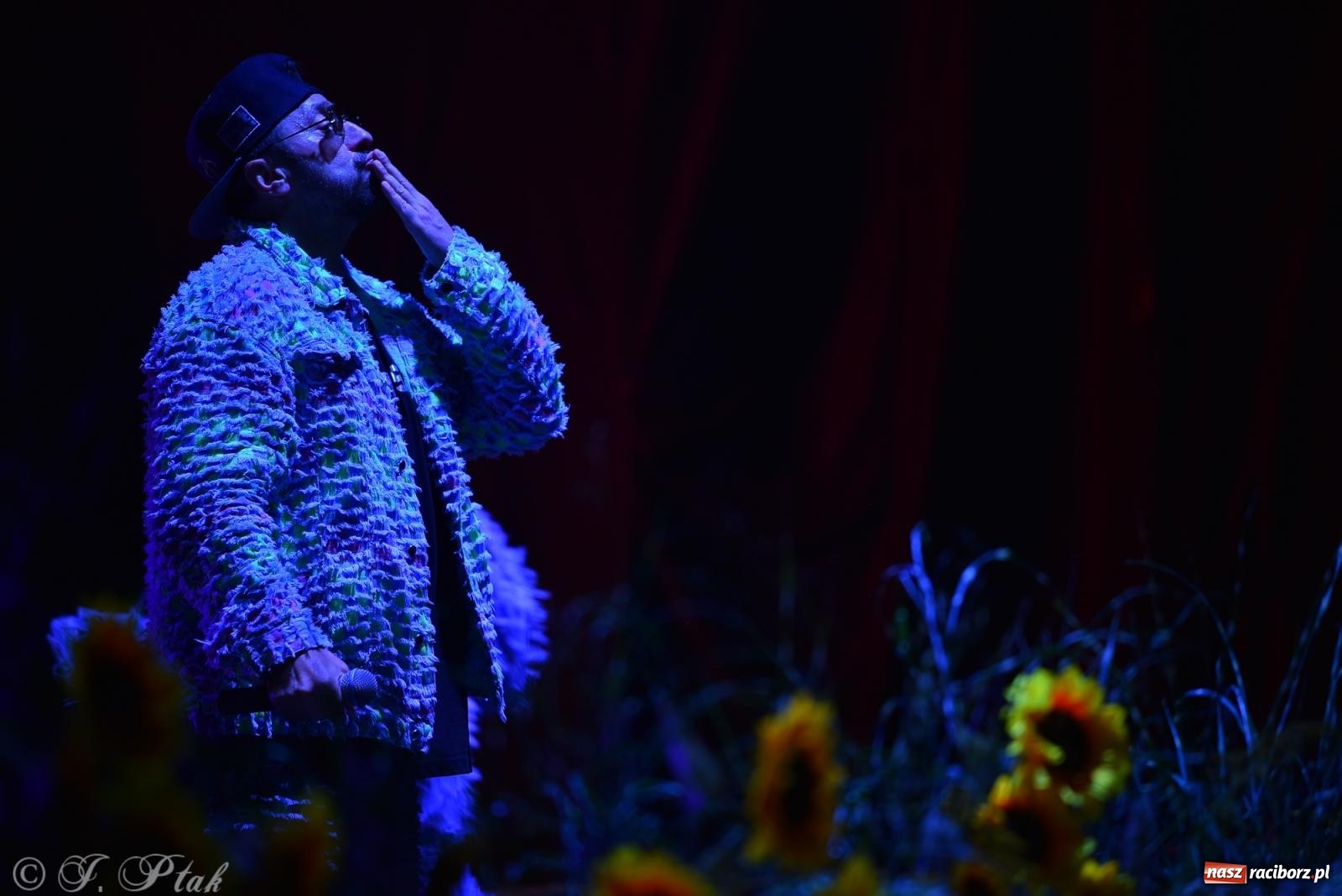 Zdjęcie w galerii na portalu naszraciborz.pl: Dożynki w Owsiszczach. Zespół Boys porwał publiczność [FOTO i WIDEO] wiadomości z regionu