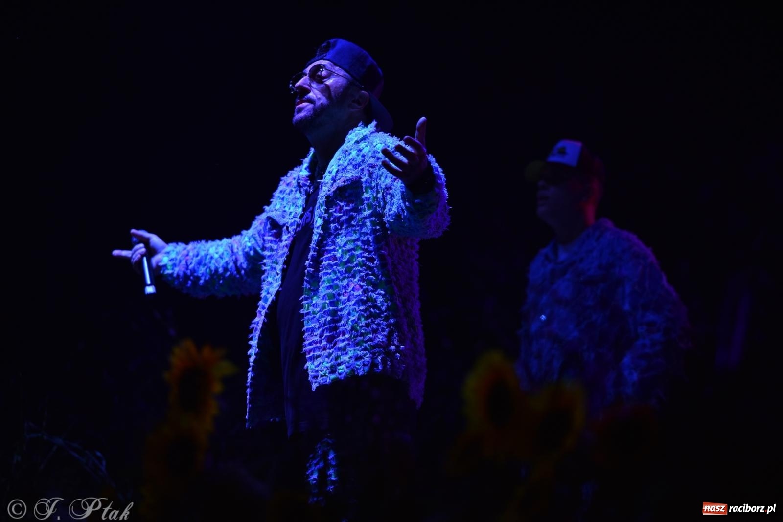 Zdjęcie w galerii na portalu naszraciborz.pl: Dożynki w Owsiszczach. Zespół Boys porwał publiczność [FOTO i WIDEO] wiadomości z regionu