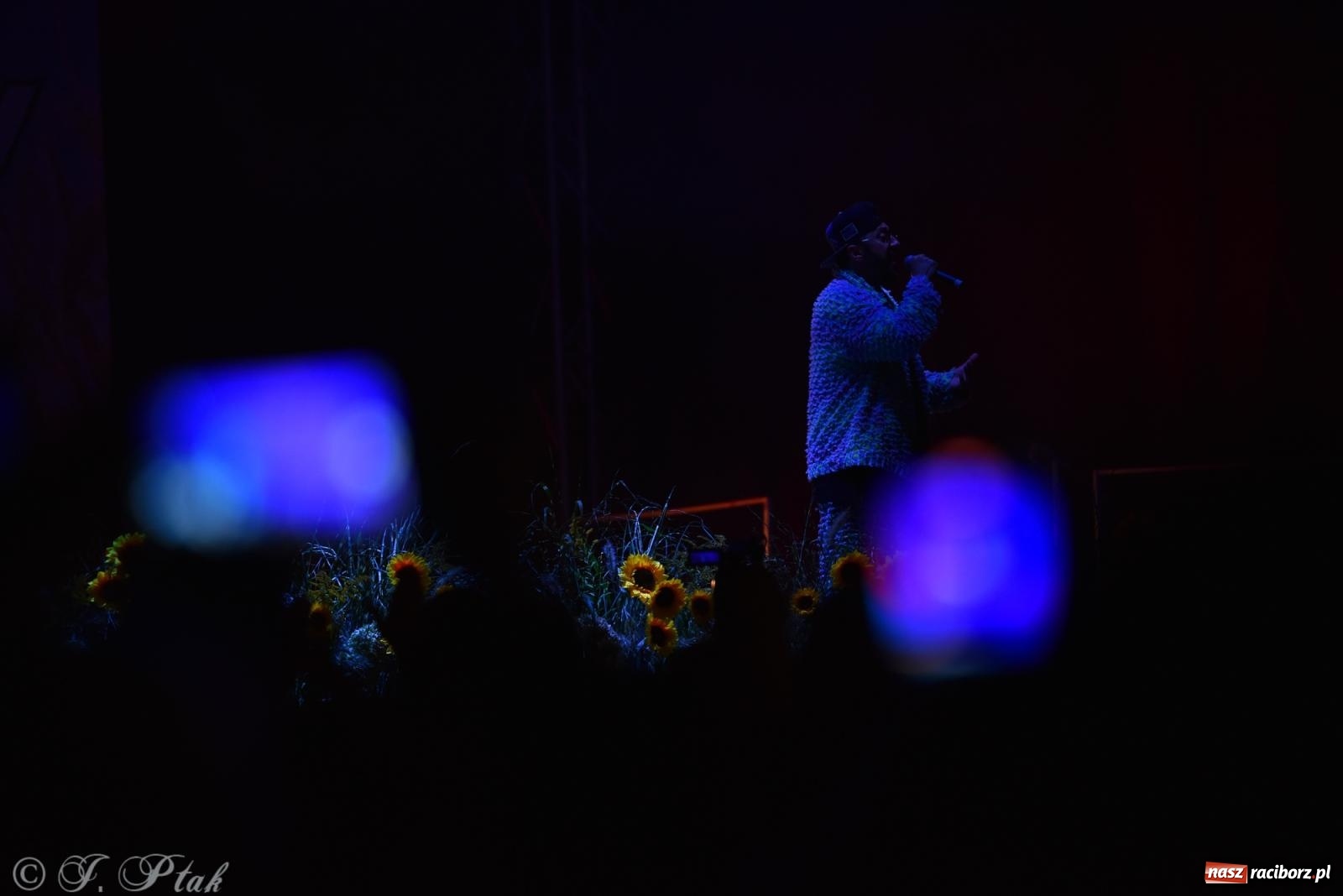 Zdjęcie w galerii na portalu naszraciborz.pl: Dożynki w Owsiszczach. Zespół Boys porwał publiczność [FOTO i WIDEO] wiadomości z regionu