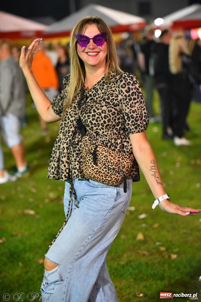 Zdjęcie w galerii na portalu naszraciborz.pl: Dożynki w Owsiszczach. Zespół Boys porwał publiczność [FOTO i WIDEO] wiadomości z regionu