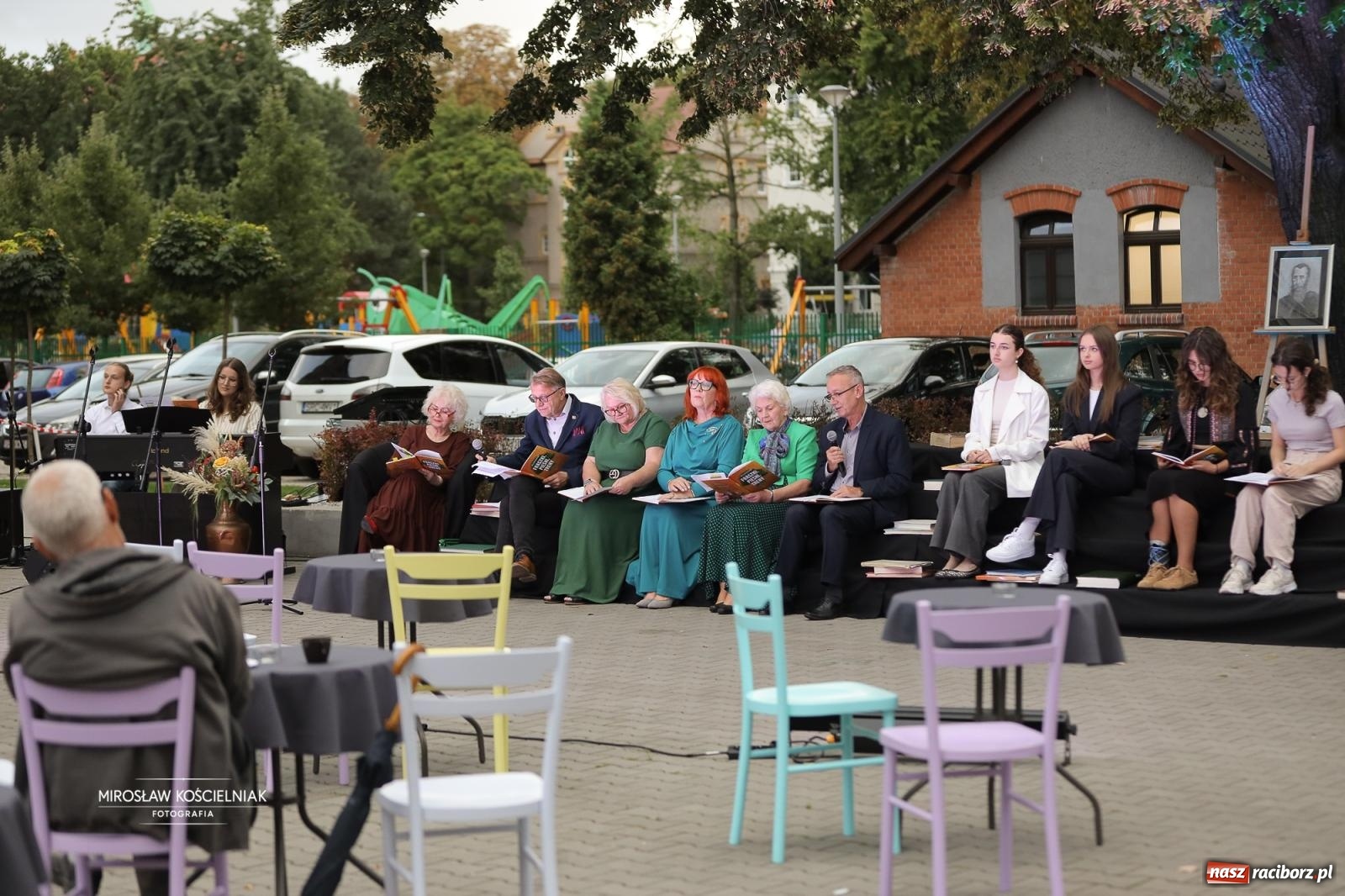 Zdjęcie w galerii na portalu naszraciborz.pl: Narodowe Czytanie poezji Jana Kochanowskiego – PDK i Zamek Piastowski wiadomości z regionu