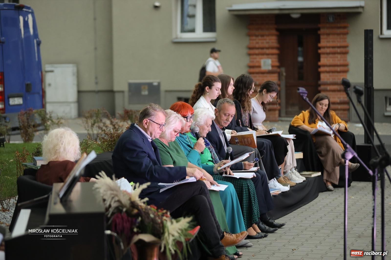 Zdjęcie w galerii na portalu naszraciborz.pl: Narodowe Czytanie poezji Jana Kochanowskiego – PDK i Zamek Piastowski wiadomości z regionu