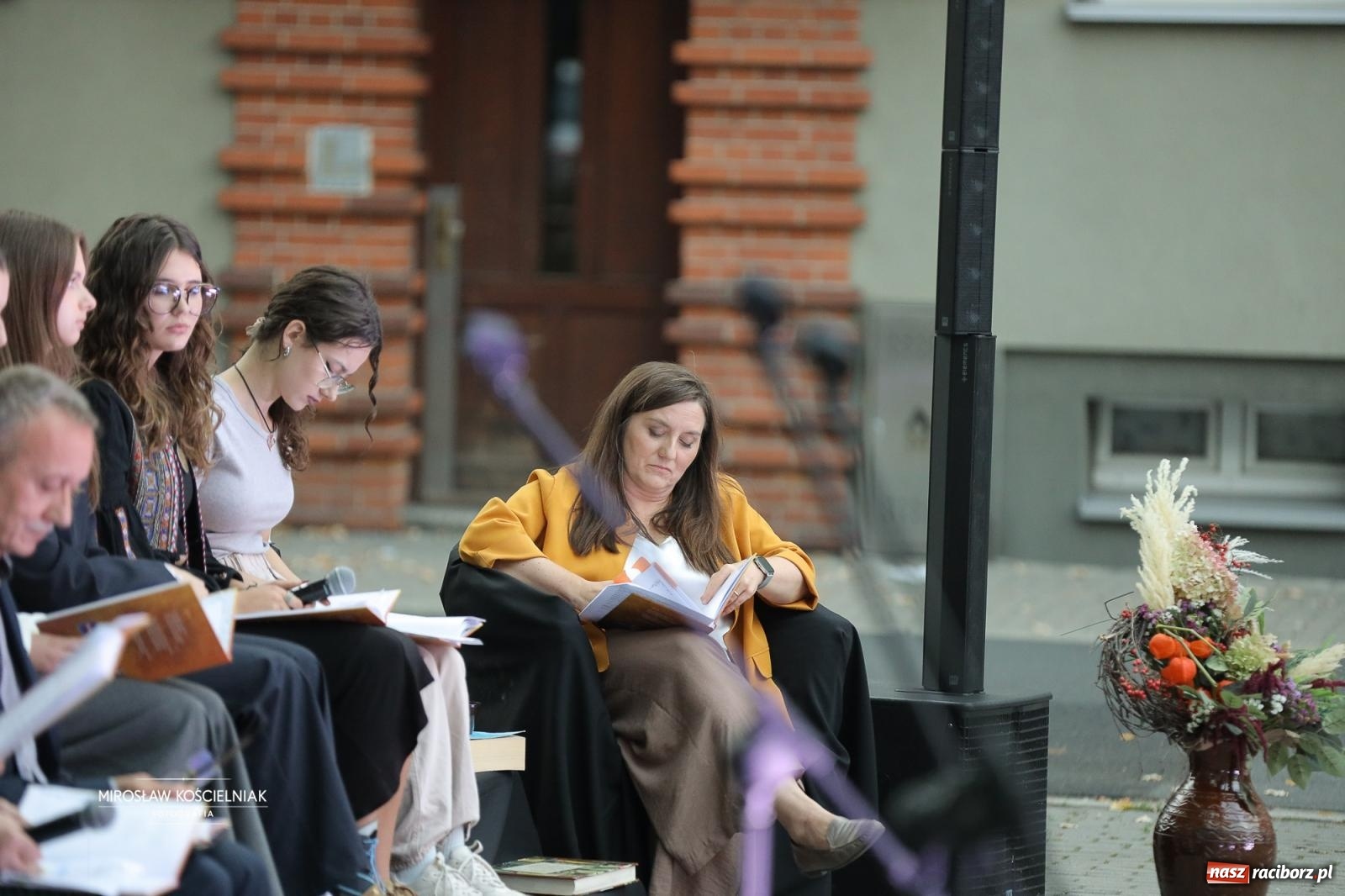 Zdjęcie w galerii na portalu naszraciborz.pl: Narodowe Czytanie poezji Jana Kochanowskiego – PDK i Zamek Piastowski wiadomości z regionu