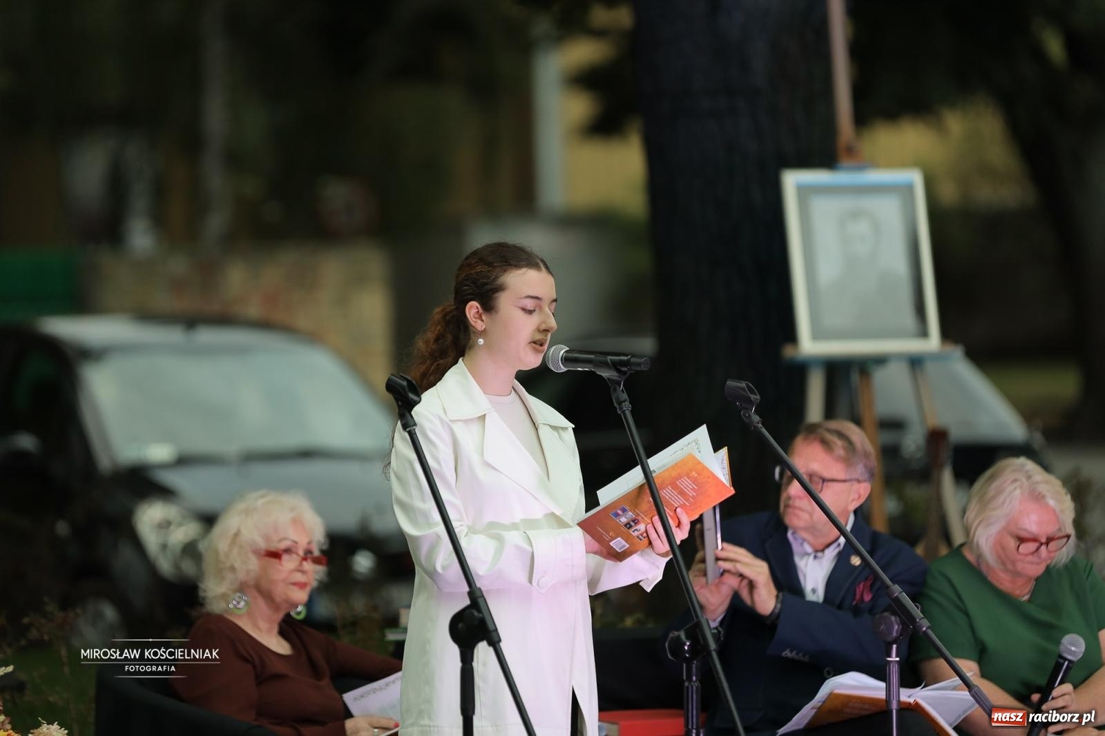 Zdjęcie w galerii na portalu naszraciborz.pl: Narodowe Czytanie poezji Jana Kochanowskiego – PDK i Zamek Piastowski wiadomości z regionu