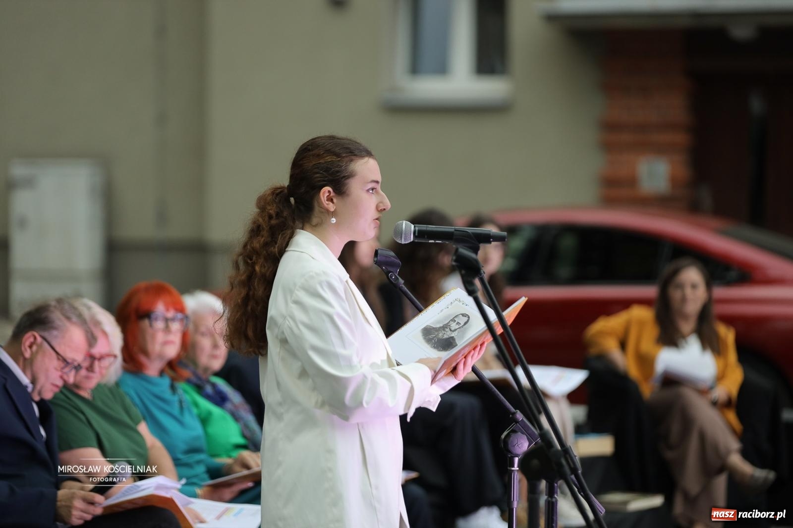 Zdjęcie w galerii na portalu naszraciborz.pl: Narodowe Czytanie poezji Jana Kochanowskiego – PDK i Zamek Piastowski wiadomości z regionu